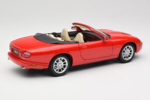 Jaguar XKR X100 Rosso Maisto 1:18 50330 Pressofusione — immagine 3 di 8
