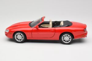 Jaguar XKR X100 Rosso Maisto 1:18 50330 Pressofusione — immagine 4 di 8