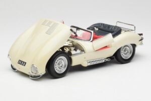 Jaguar XKSS Crema AUTOart 1:18 73512 Pressofusione — immagine 2 di 8