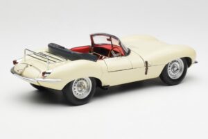 Jaguar XKSS Crema AUTOart 1:18 73512 Pressofusione — immagine 3 di 8