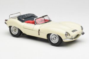 Jaguar XKSS Crema AUTOart 1:18 73512 Pressofusione — immagine 6 di 8