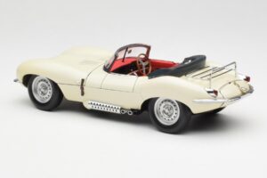 Jaguar XKSS Crema AUTOart 1:18 73512 Pressofusione — immagine 7 di 8