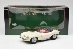 Jaguar XKSS Crema AUTOart 1:18 73512 Pressofusione — immagine 8 di 8