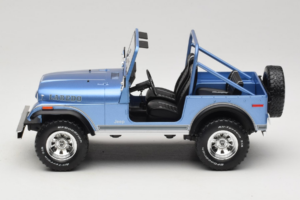 Jeep CJ-7 Laredo Blu MCG 1:18 MCG18553 Pressofusione — immagine 3 di 6