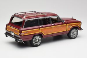 Jeep Grand Wagoneer Classic Rosso AUTOart 1:18 74002 Pressofusione — immagine 3 di 8