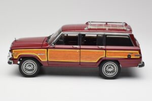 Jeep Grand Wagoneer Classic Rosso AUTOart 1:18 74002 Pressofusione — immagine 4 di 8