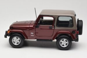 Jeep Wrangler TJ Sahara Rosso Maisto 1:18 31662 Pressofusione — immagine 4 di 8