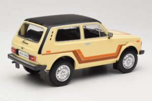 Lada Niva 2121 California Beige MCG 1:18 MCG18004 Pressofusione — immagine 2 di 6