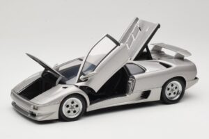 Lamborghini Diablo Argento AUTOart 1:18 70071 Pressofusione — immagine 2 di 8