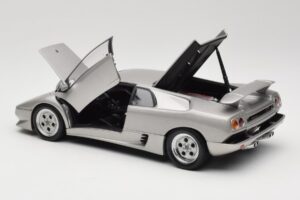 Lamborghini Diablo Argento AUTOart 1:18 70071 Pressofusione — immagine 5 di 8
