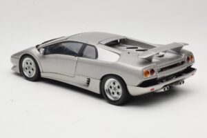 Lamborghini Diablo Argento AUTOart 1:18 70071 Pressofusione — immagine 7 di 8