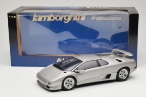 Lamborghini Diablo Argento AUTOart 1:18 70071 Pressofusione — immagine 8 di 8