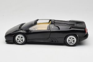 Lamborghini Diablo Roadster Nero AUTOart 1:18 70093-R1 Pressofusione — immagine 5 di 10