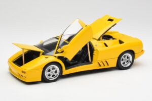 Lamborghini Diablo Roadster Giallo AUTOart 1:18 70092 Pressofusione — immagine 2 di 8