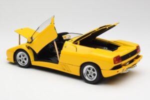 Lamborghini Diablo Roadster Giallo AUTOart 1:18 70092 Pressofusione — immagine 5 di 8