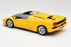 Lamborghini Diablo Roadster Giallo AUTOart 1:18 70092 Pressofusione — immagine 7 di 8