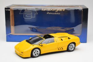 Lamborghini Diablo Roadster Giallo AUTOart 1:18 70092 Pressofusione — immagine 8 di 8