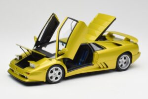 Lamborghini Diablo SE30 Anniversary Edition Giallo Spyder AUTOart 1:18 79157 Pressofusione — immagine 2 di 8