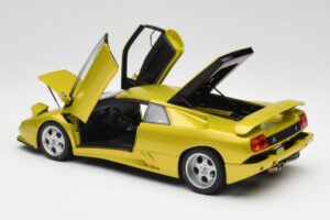 Lamborghini Diablo SE30 Anniversary Edition Giallo Spyder AUTOart 1:18 79157 Pressofusione — immagine 5 di 8