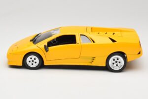 Lamborghini Diablo Giallo Tonka 1:18 09035 Pressofusione — immagine 4 di 8