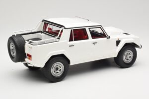 Lamborghini LM002 Bianco Kyosho 1:18 GTS18508W Resina — immagine 2 di 6