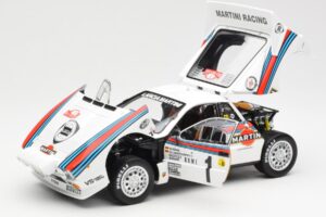 Lancia 037 Martini #1 W. Rohrl / C. Geistdorfer Winner Rally Monte Carlo 1983 Versione Notte Kyosho 1:18 08306A Pressofusione — immagine 2 di 8