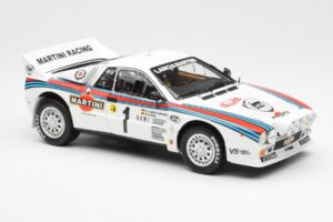 Lancia 037 Martini #1 W. Rohrl / C. Geistdorfer Winner Rally Monte Carlo 1983 Versione Notte Kyosho 1:18 08306A Pressofusione — immagine 6 di 8