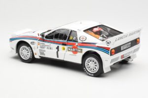 Lancia 037 Martini #1 W. Rohrl / C. Geistdorfer Winner Rally Monte Carlo 1983 Versione Notte Kyosho 1:18 08306A Pressofusione — immagine 7 di 8