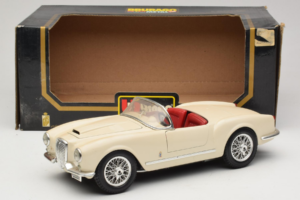 Lancia Aurelia B24 Spider Beige Bburago 1:18 3010-M2 Pressofusione — immagine 8 di 8