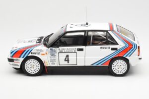Lancia Delta HF 4WD #4 M. Alen / I. Kivimaki Martini Rally 1000 Lakes 1987 Kyosho 1:18 08960B Pressofusione — immagine 4 di 8