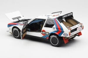 Lancia Delta S4 Martini #4 H. Toivonen / S. Cresto Rally Tour de Corse 1986 AUTOart 1:18 88620 Pressofusione — immagine 5 di 8