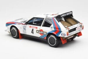 Lancia Delta S4 Martini #4 H. Toivonen / S. Cresto Rally Tour de Corse 1986 AUTOart 1:18 88620 Pressofusione — immagine 7 di 8