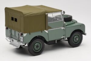 Land Rover 88 Series I Verde Minichamps 1:18 150168900 Pressofusione — immagine 3 di 8