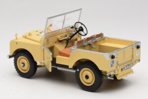 Land Rover 88 Series I RAF Beige Minichamps 1:18 150168911 Pressofusione — immagine 5 di 8