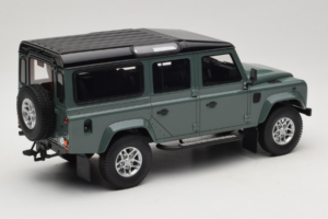 Land Rover Defender Station Wagon Keswick Green GT Spirit 1:18 GT527 Resina — immagine 2 di 6