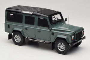 Land Rover Defender Station Wagon Keswick Green GT Spirit 1:18 GT527 Resina — immagine 4 di 6