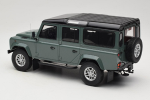 Land Rover Defender Station Wagon Keswick Green GT Spirit 1:18 GT527 Resina — immagine 5 di 6
