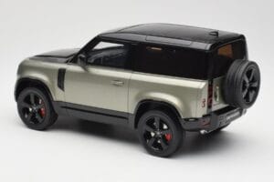 Land Rover Defender 90 HSE P400 L663 Pangea Green Metallic GT Spirit 1:18 GT517 Resina — immagine 5 di 6