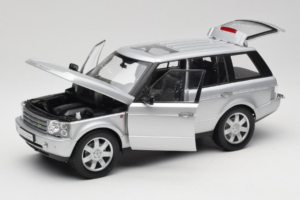 Land Rover Range Rover L322 Argento Welly 1:18 12536W Pressofusione — immagine 2 di 8