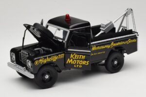 Land Rover Series III Veicolo di Soccorso Nero Universal Hobbies 1:18 4411 Pressofusione — immagine 2 di 8
