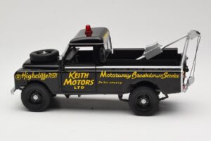 Land Rover Series III Veicolo di Soccorso Nero Universal Hobbies 1:18 4411 Pressofusione — immagine 4 di 8