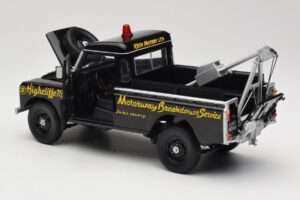 Land Rover Series III Veicolo di Soccorso Nero Universal Hobbies 1:18 4411 Pressofusione — immagine 5 di 8