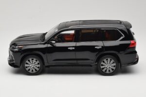 Lexus LX570 J200 Nero LCD 1:18 LCD18010-BL Pressofusione — immagine 4 di 8
