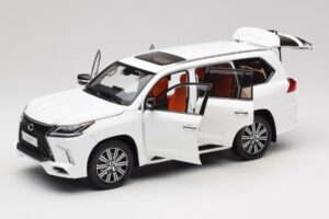 Lexus LX570 J200 Bianco LCD 1:18 LCD18010-WH Pressofusione — immagine 2 di 8