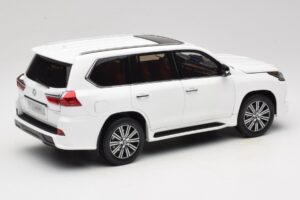 Lexus LX570 J200 Bianco LCD 1:18 LCD18010-WH Pressofusione — immagine 3 di 8