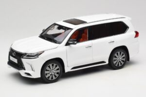 Lexus LX570 J200 Bianco LCD 1:18 LCD18010-WH Pressofusione