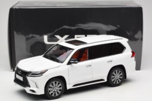 Lexus LX570 J200 Bianco LCD 1:18 LCD18010-WH Pressofusione — immagine 8 di 8