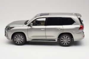 Lexus LX570 Sonic Titanio Kyosho 1:18 08955T Pressofusione — immagine 4 di 8