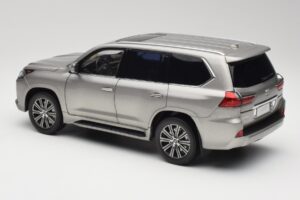 Lexus LX570 Sonic Titanio Kyosho 1:18 08955T Pressofusione — immagine 7 di 8