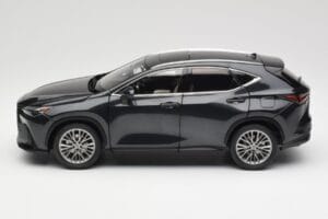 Lexus NX450h+ AZ20 Nero Kyosho 1:18 08968GBK Resina — immagine 4 di 8